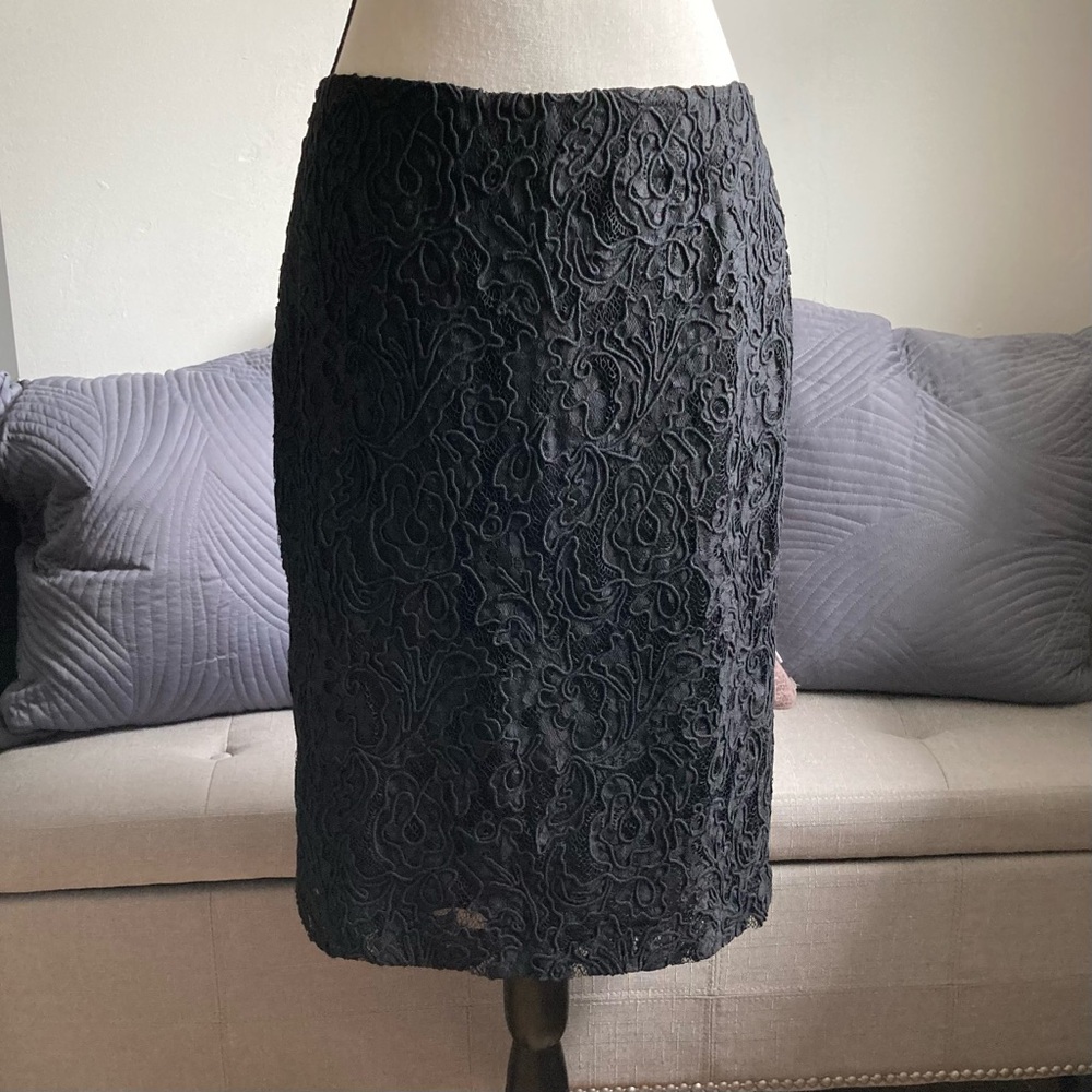NWT Talbots black lace evening /cocktail skirt. Lace overlay/black lining Size 8